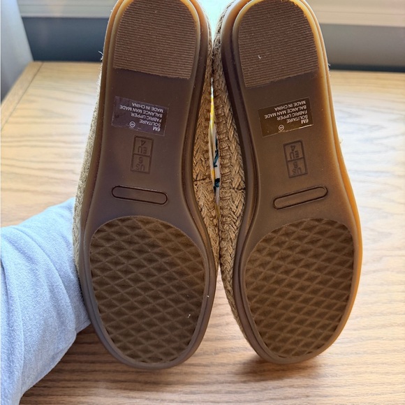 Easy Spirit Yellow and White Lemon Print Flats - Picture 4 of 4